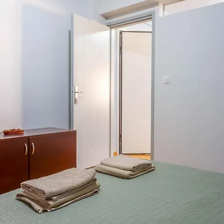 Rania's In Center Apartment